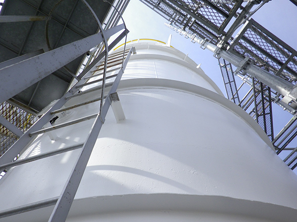 化学工場　サイロ